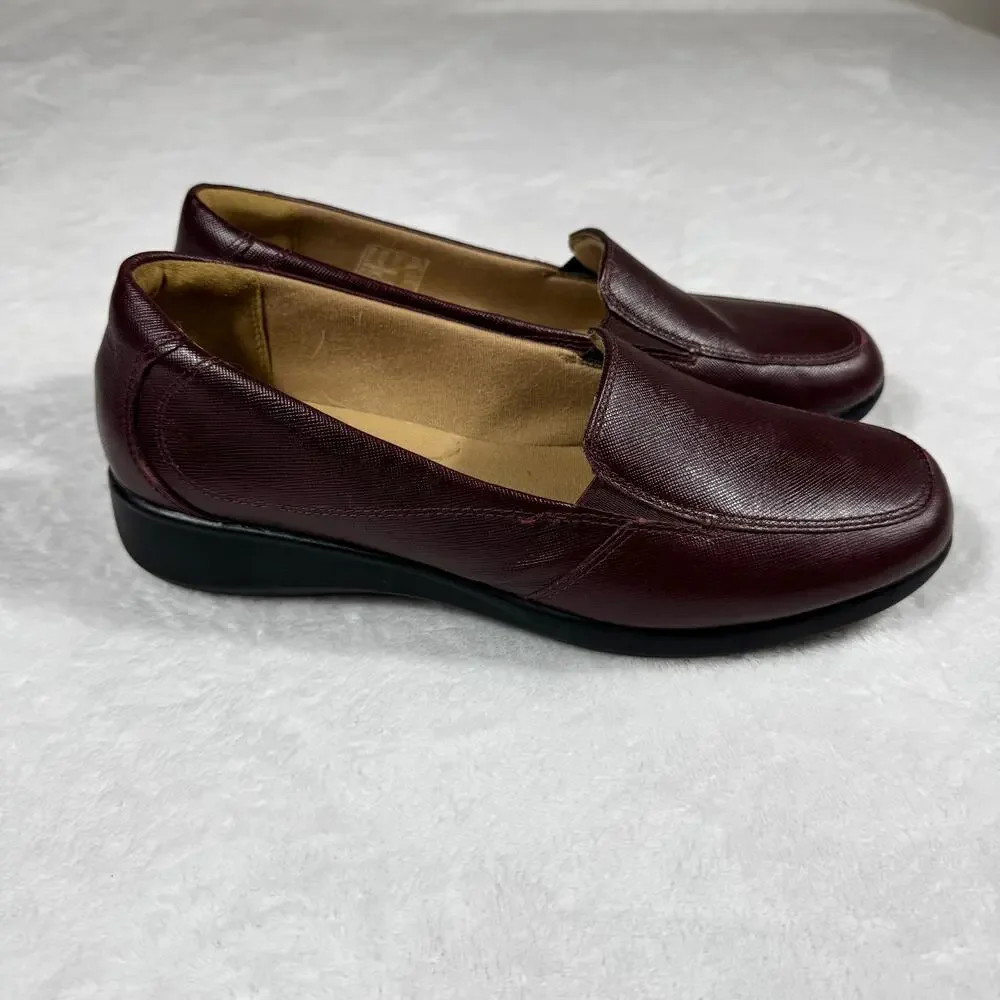 Clarks Comfort Slip-On Leather Loafers Womens 9.5M Burgundy Textured Rubber Sole